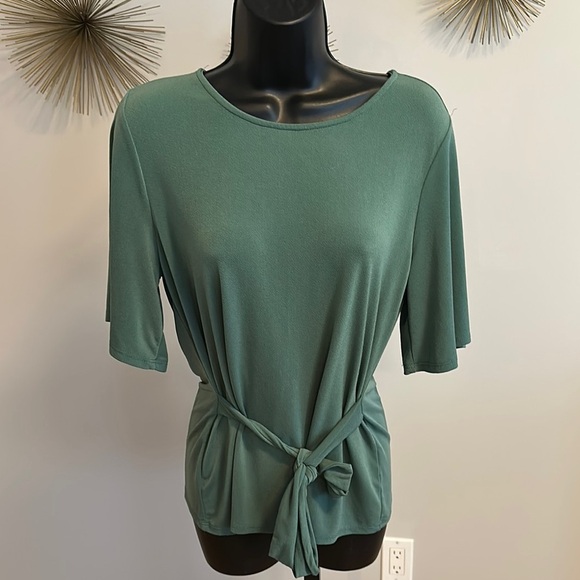 Women's Green Tie-Front or Back Top - Picture 1 of 4